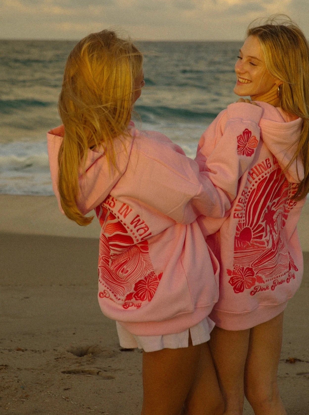 Sophie | Trendy Oversized Hoodie Dames met Tropische Rugprint 6