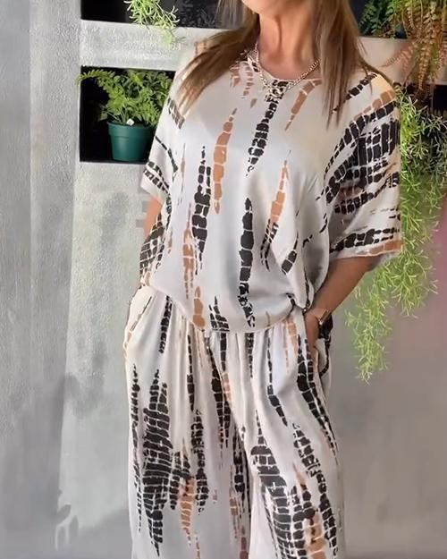 Marnie | Gedessineerde dames tweedelige set met relaxte pasvorm en levendige print