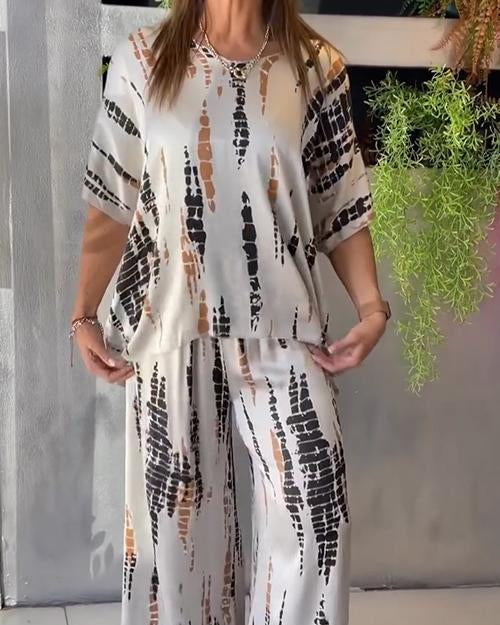 Marnie | Gedessineerde dames tweedelige set met relaxte pasvorm en levendige print