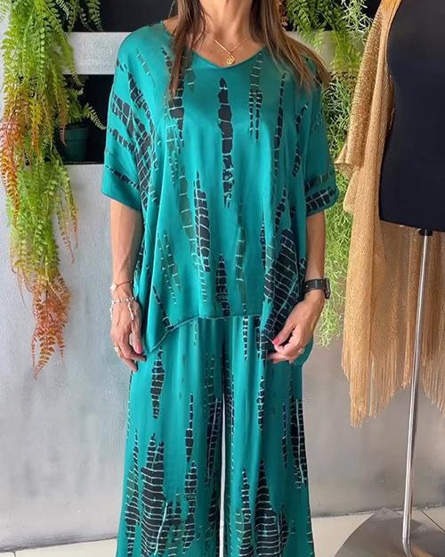 Marnie | Gedessineerde dames tweedelige set met relaxte pasvorm en levendige print