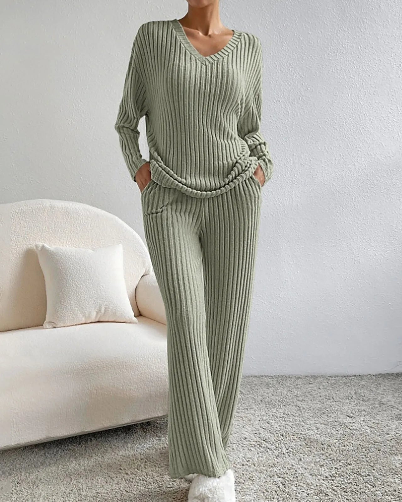 Luna – Geribde Tweedelige Set – V-Hals Trui & Broek – Cozy Lounge Look Dames