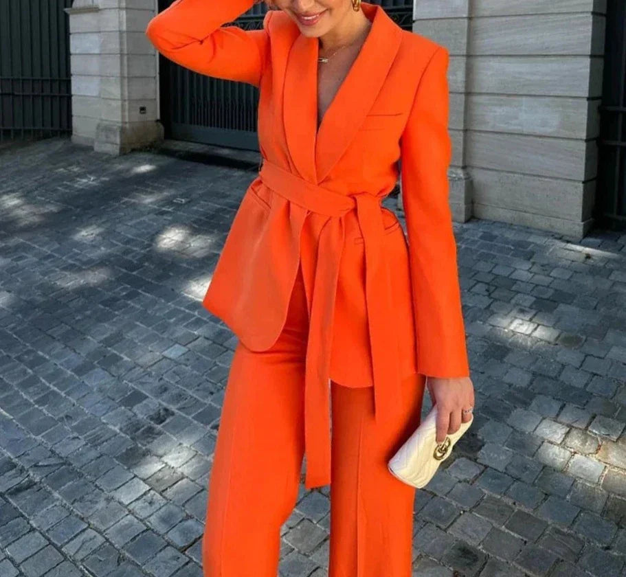 Katja | Tweedelig dames blazer ensemble met vlekafstotende stof en handgemaakte afwerking