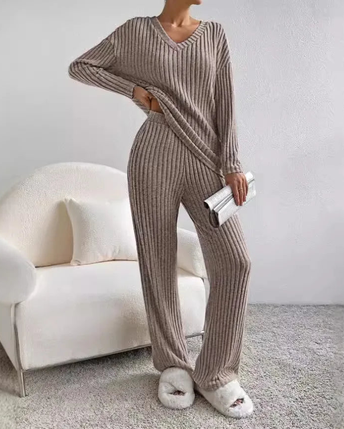 Luna – Geribde Tweedelige Set – V-Hals Trui & Broek – Cozy Lounge Look Dames