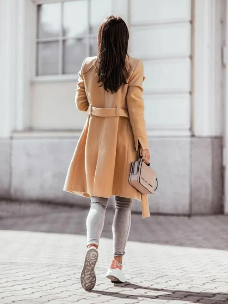 Zwarte Lange Trenchcoat Dames met Dubbelgeknoopte Sluiting – Ideaal voor Herfst en Winter 4